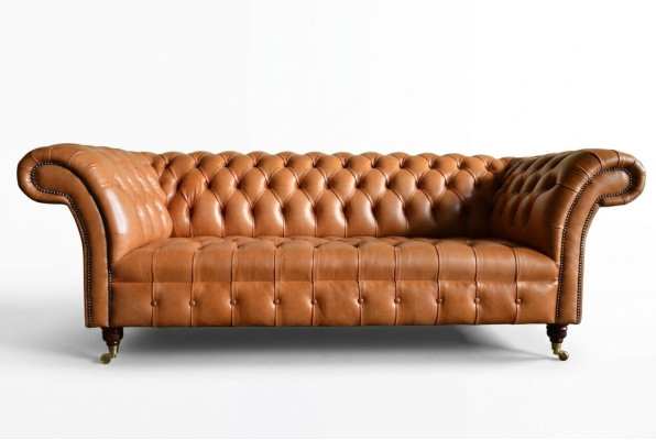 Jasnobrązowa nowoczesna trzyosobowa kanapa designerska Chesterfield