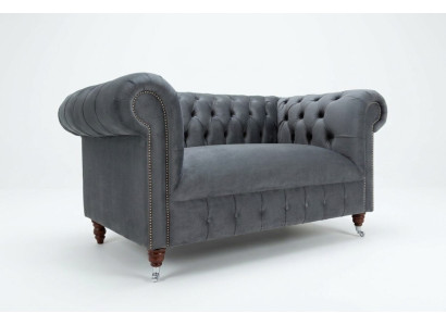 Chesterfield Sofa 2-osobowa Sofa w stylu Chesterfield, kanapa tapicerowana w skórze i tkaninie koloru szarego.