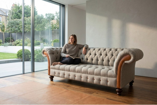 Szara kanapa trzyosobowa Chesterfield Podkładka Design Sofa Modern 3 osobowa