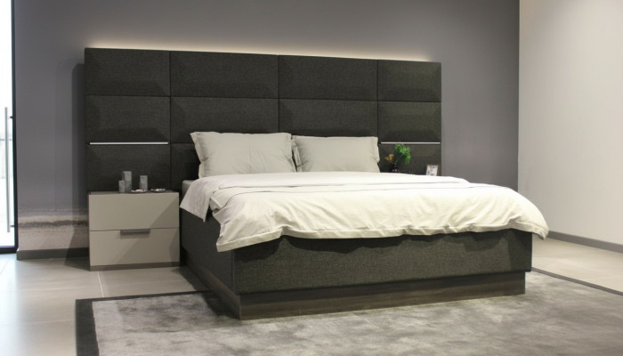 Luksusowy zestaw Sypialnia Designerskie Łóżko 2x Stolik nocny Drewno Całkowicie nowe 3 sztuki.