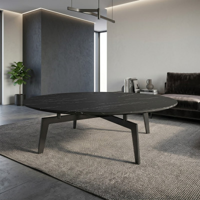 Okrągła, designerska sofa w stylu włoskim, stolik kawowy z boku stoły okrągłego stołu
