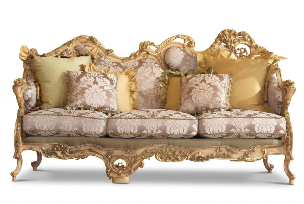 Klasyczna sofa Chesterfield z ręcznie rzeźbionymi detalami