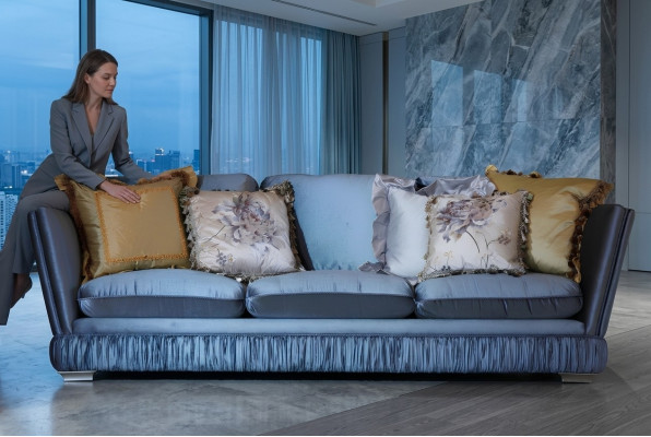 Klasyczna sofa trzyosobowa Kolor niebieski salon Włókienniczy sofa klasyczna
