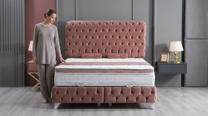 Box Spring Pink Chesterfield Łóżko Elegancki Design Luksusowe 2x Szafki nocne 3-częściowe.