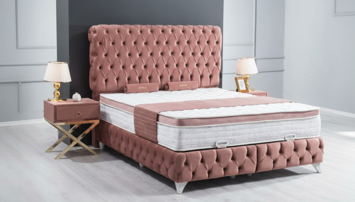Box Spring Pink Chesterfield Łóżko Elegancki Design Luksusowe 2x Szafki nocne 3-częściowe.