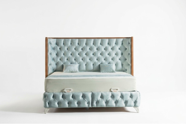 Sypialnia Zestaw Białe Metalowe Łóżko Chesterfield Luxury Style 2x Szafki nocne 3-częściowe.
