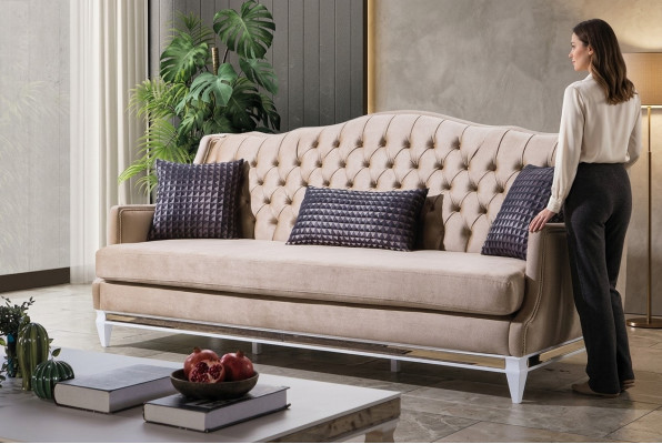 Trzyosobowa, luksusowa, tekstylna sofa Chesterfield w kolorze beżowym, designerskie kanapy z tkaniny