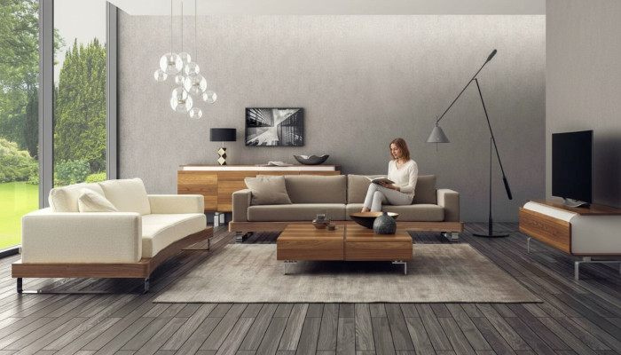 Nowoczesna trzyosobowa sofa tapicerowana z kompletem wypoczynkowym z drewnianą ramą