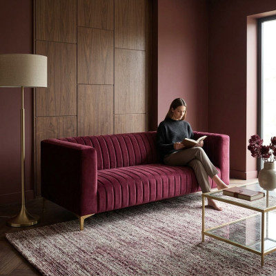 Stylowa, mega wygodna sofa 2-osobowa w kolorze fioletowym będzie jasnym akcentem w Twoim wnętrzu