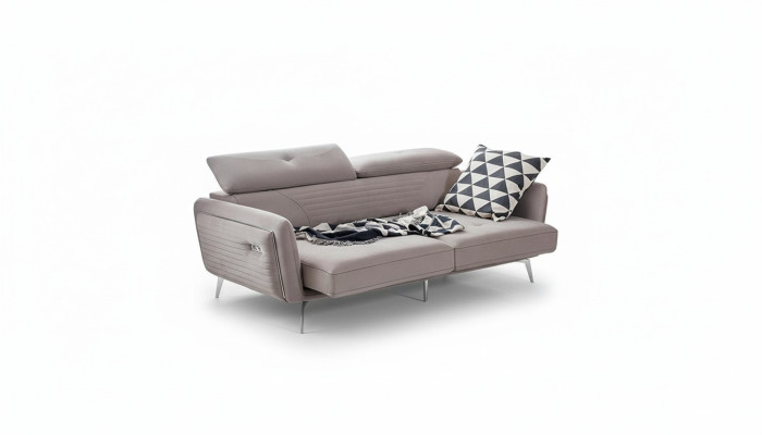 Luksusowa, modna dwuosobowa sofa z tekstylną tapicerką i wysokimi nogami