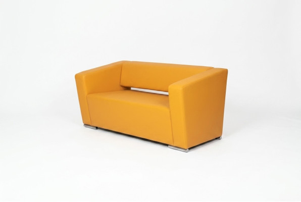 Żółta sofa, luksusowa dwumiejscowa kanapa, meble tekstylne do wnętrz biurowych