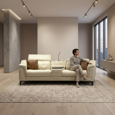 Beżowa dwuosobowa designerska sofa 2-miejsce siedzące w salonie luksusowe meble wypoczynkowe