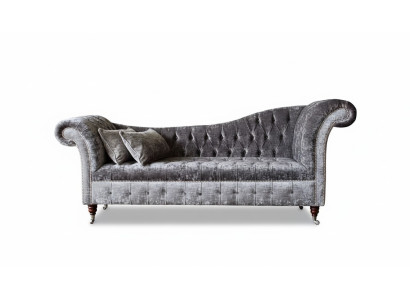luksusowa, klasyczna sofa w stylu Chesterfield w bogatym srebrnym odcieniu