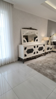 Wysokiej jakości eleganckie kredensy zapewniające soczysty, stylowy wygląd