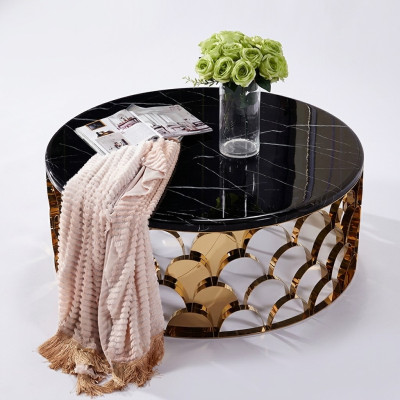 Czarny stolik kawowy do salonu Designerski stolik ze stali nierdzewnej w kolorze złotym