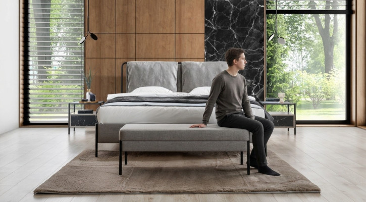 Ekskluzywna Sypialnia Podwójne łóżko z metalowym stelażem Nowoczesna ławka Luxury Meble