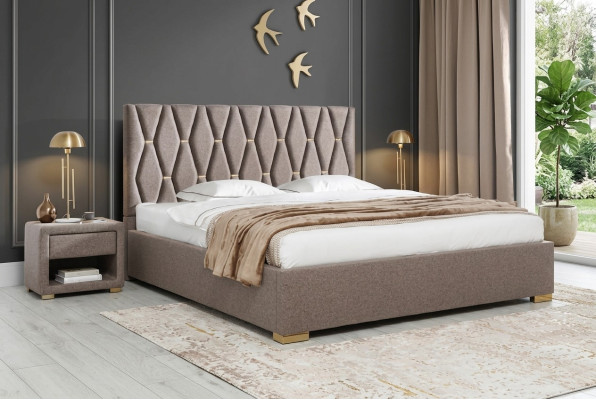 Brązowe łóżko materiałowe Designer z dodatkowymi stolikami nocnymi do sypialni, z 3 częściami mebli.