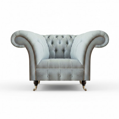 Fotel Chesterfield w jasnoszarym kolorze - nowoczesne meble tapicerowane do salonu.