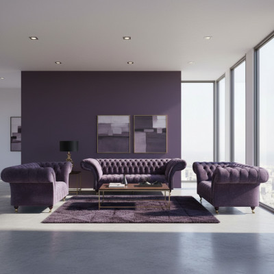 Eleganckie fioletowe sofy Chesterfield, kompletne zestawienie salonu projektanta.