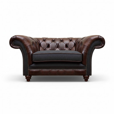 Chesterfield brązowo-szary fotel do salonu, pojedyncze siedzisko, nowoczesne i eleganckie meble.