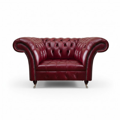 Fotel do salonu Chesterfield w kolorze czerwonym, wykonany z designerskiej skóry, jednomiejscowy.