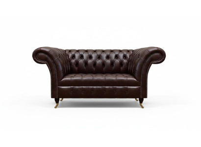 Brązowa sofa Chesterfield z ekoskóry, dwuosobowa, zaprojektowana przez projektantów mebli.