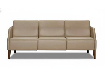 Beżowa sofa w salonie, dwuosobowa, tapicerowana, nowoczesna kanapa z tkaniny, dwuosobowa.