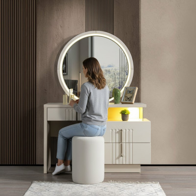 Elegancka toaletka z lustrem