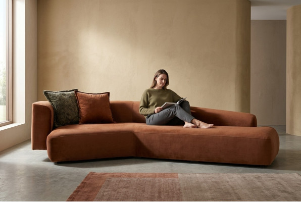 Sofa do wnętrz z miękkim punktem przyciągającym