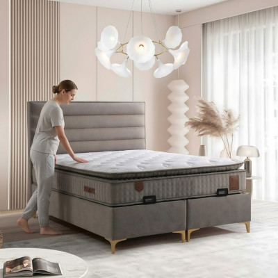Beżowe łóżko drewniane z materacem – Elegancki mebel do sypialni