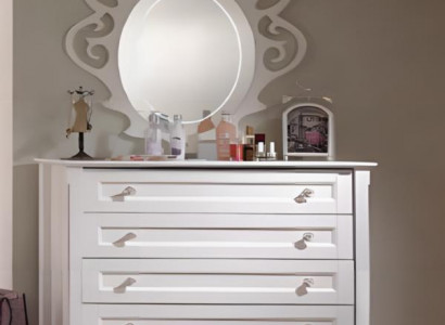 Weiße Holzkommode modern, eleganter Stauraum, zeitloses Design