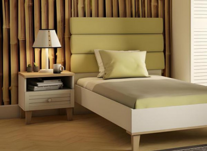 Weißes Holz Bett im eleganten Design