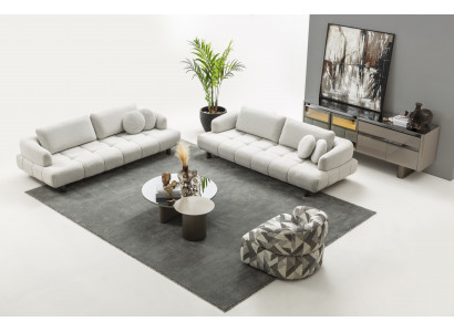 Stilvolles Wohnzimmer-Set mit großzügigen Sitzmöbeln und Tischen